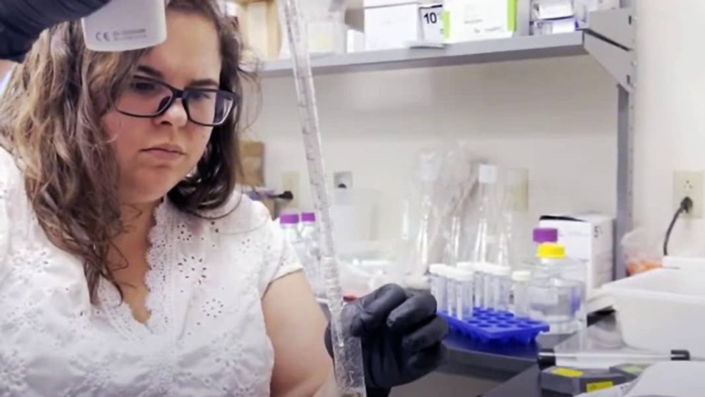 Woman working in lab.