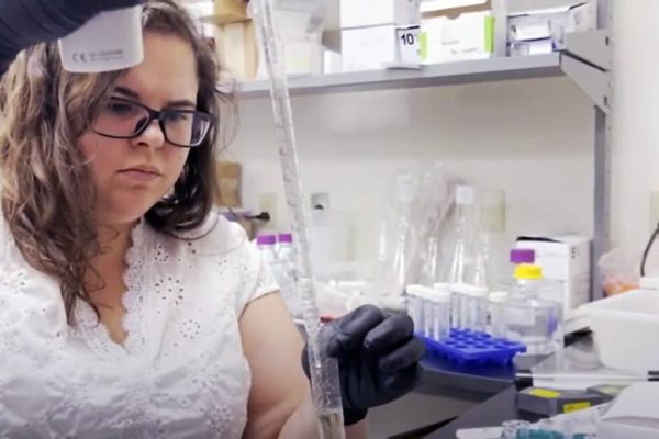 Woman working in lab.